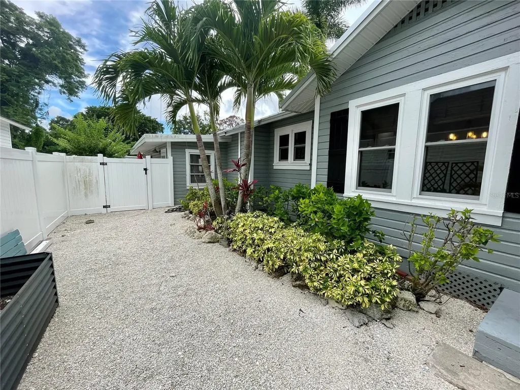 2703 10th Avenue W Bradenton FL 34205
