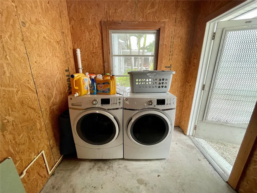 2703 10th Avenue W Bradenton FL 34205