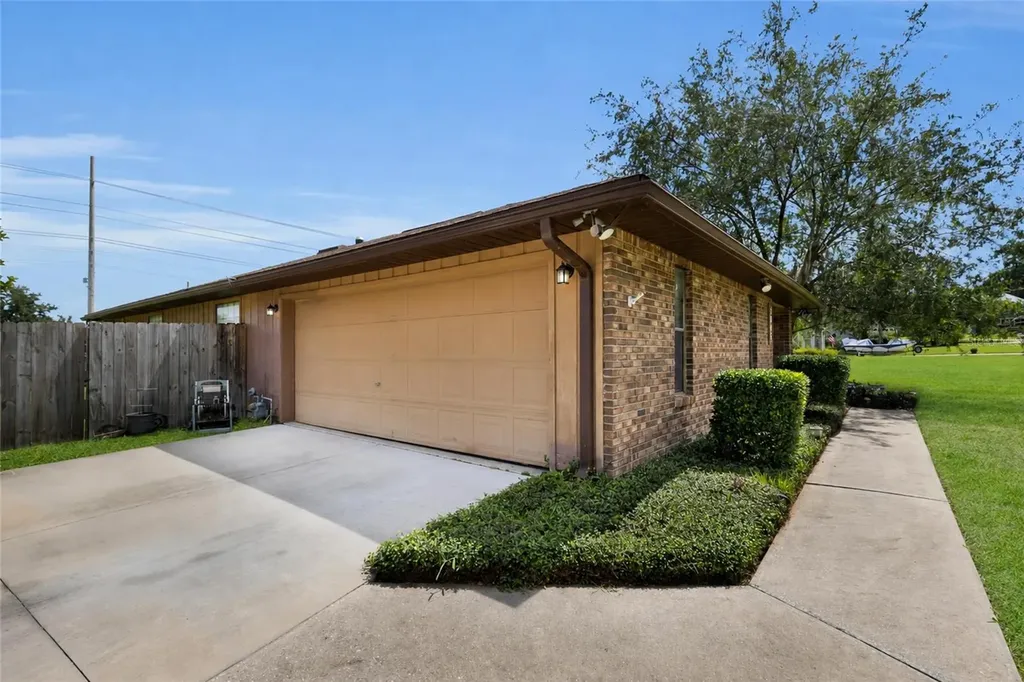 2045 SE 32nd Street Ocala FL 34471