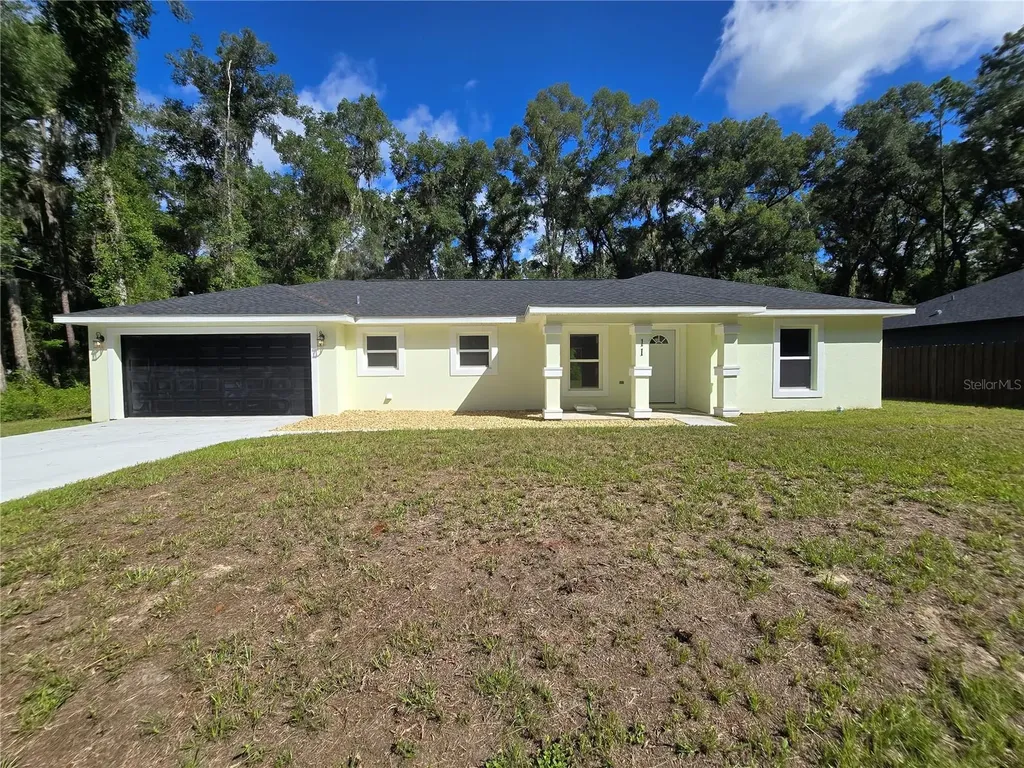 11 Sequoia Loop Place Ocklawaha FL 32179