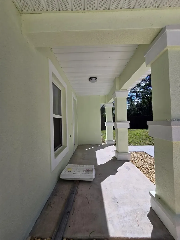 11 Sequoia Loop Place Ocklawaha FL 32179