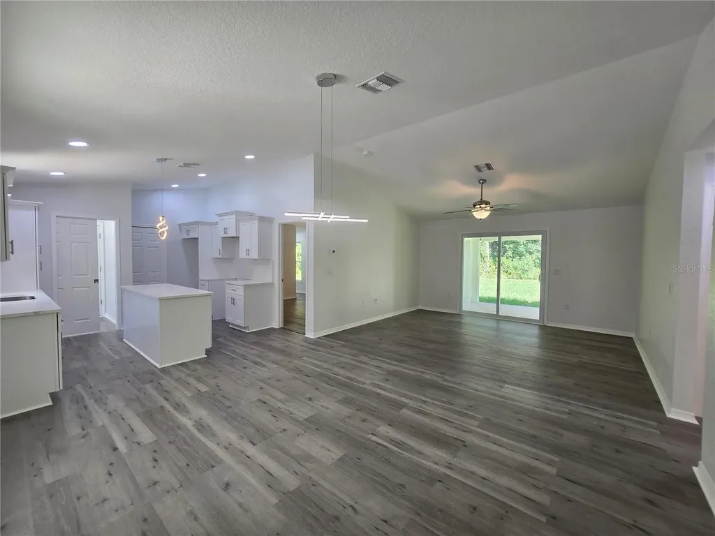 11 Sequoia Loop Place Ocklawaha FL 32179