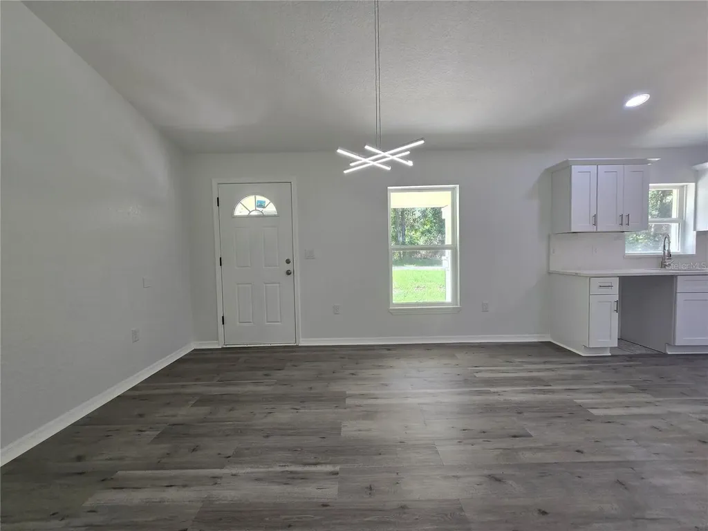 11 Sequoia Loop Place Ocklawaha FL 32179