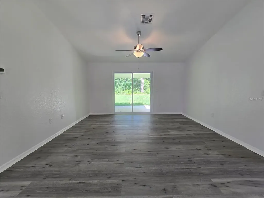 11 Sequoia Loop Place Ocklawaha FL 32179