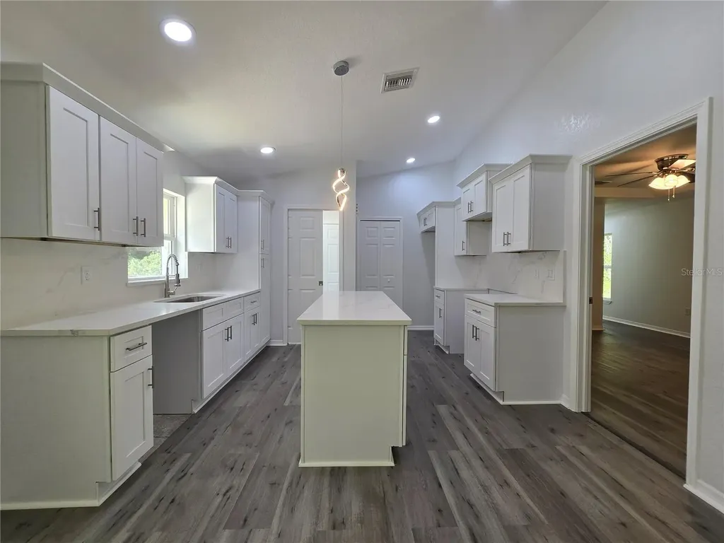 11 Sequoia Loop Place Ocklawaha FL 32179