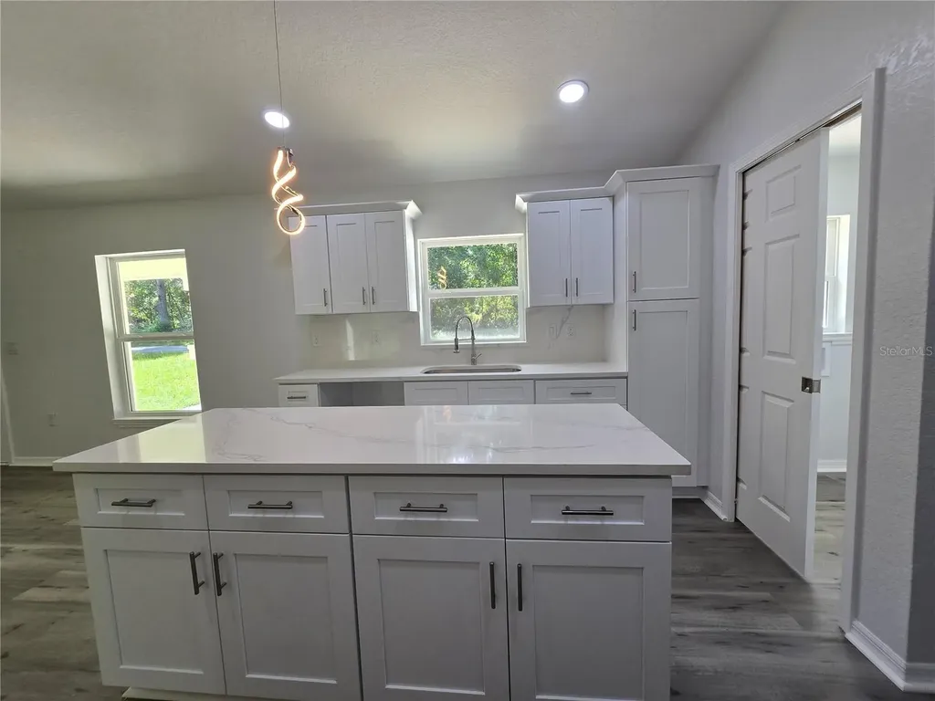 11 Sequoia Loop Place Ocklawaha FL 32179