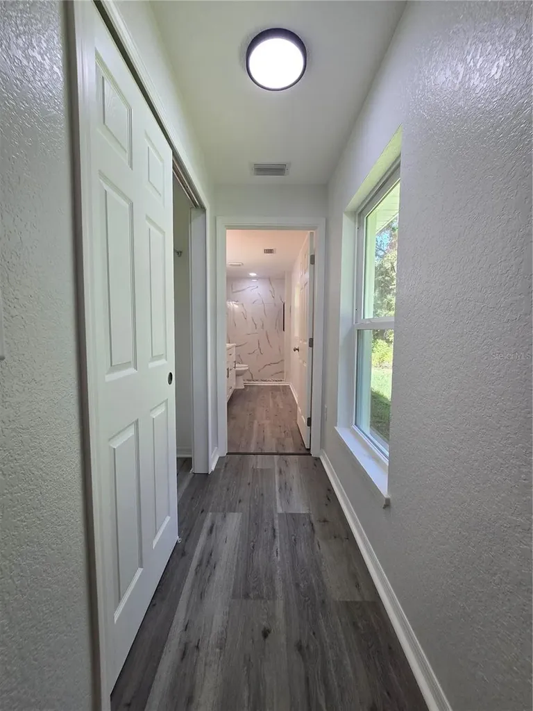 11 Sequoia Loop Place Ocklawaha FL 32179