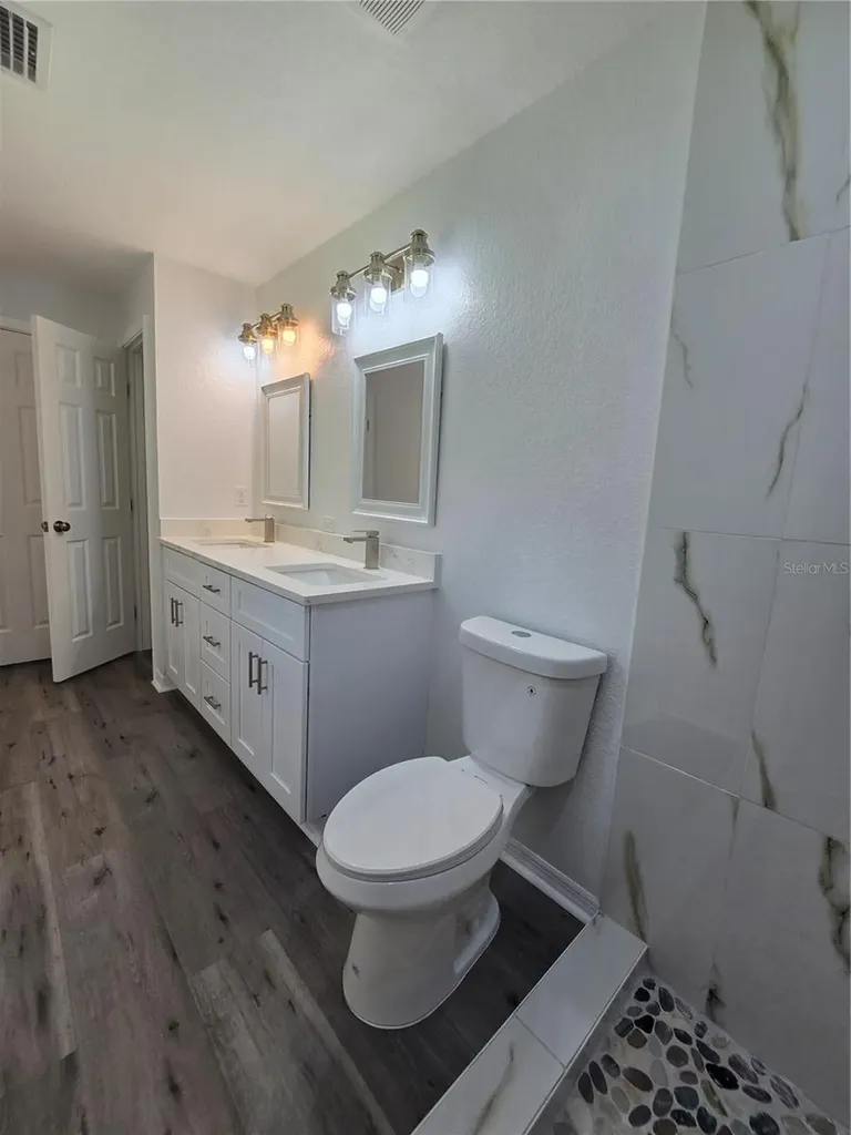 11 Sequoia Loop Place Ocklawaha FL 32179