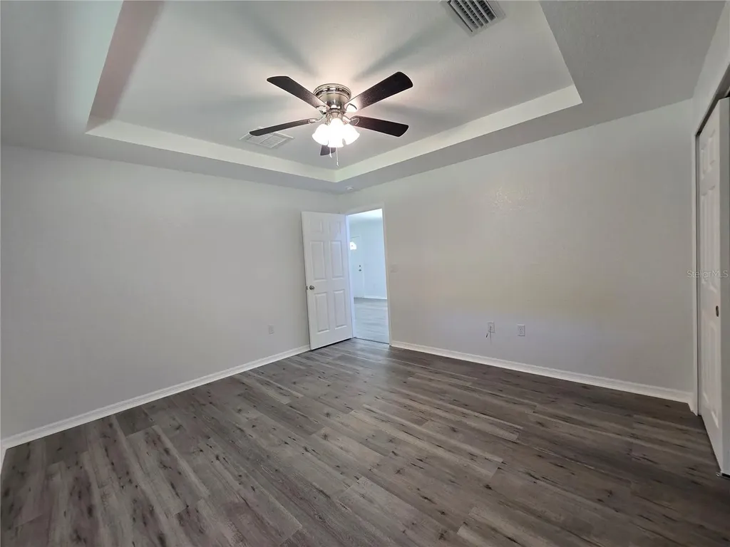 11 Sequoia Loop Place Ocklawaha FL 32179