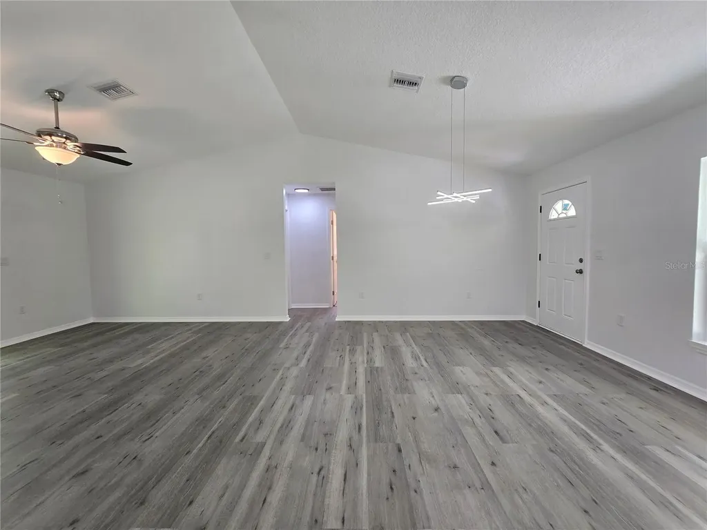 11 Sequoia Loop Place Ocklawaha FL 32179