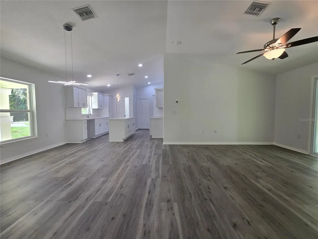 11 Sequoia Loop Place Ocklawaha FL 32179