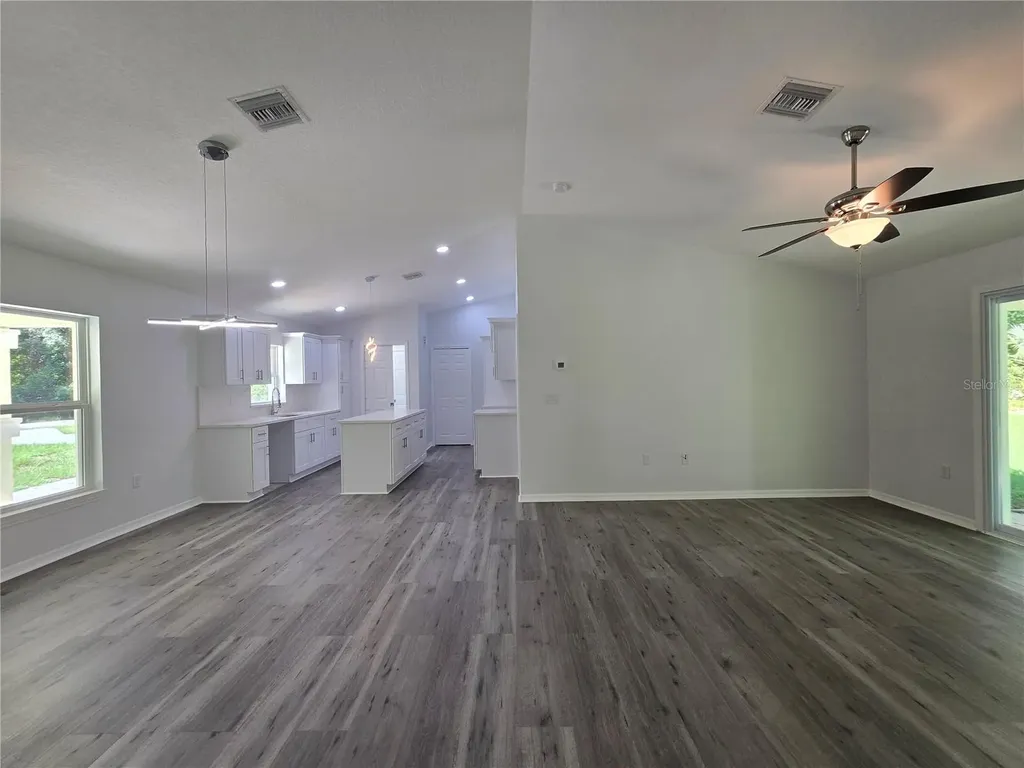 11 Sequoia Loop Place Ocklawaha FL 32179