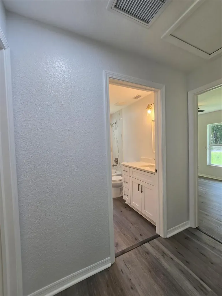 11 Sequoia Loop Place Ocklawaha FL 32179