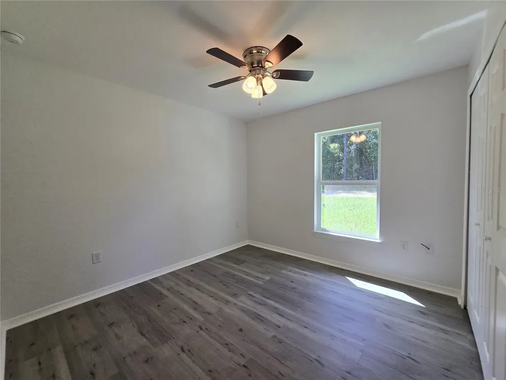 11 Sequoia Loop Place Ocklawaha FL 32179