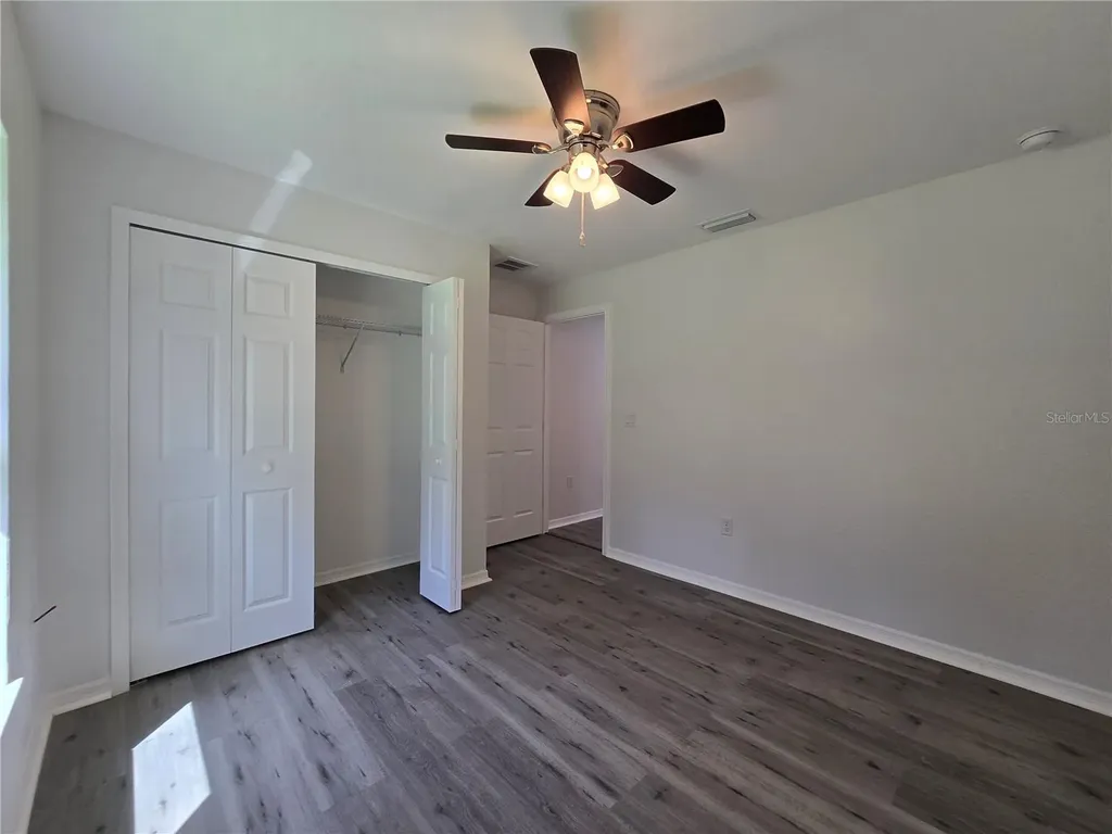 11 Sequoia Loop Place Ocklawaha FL 32179