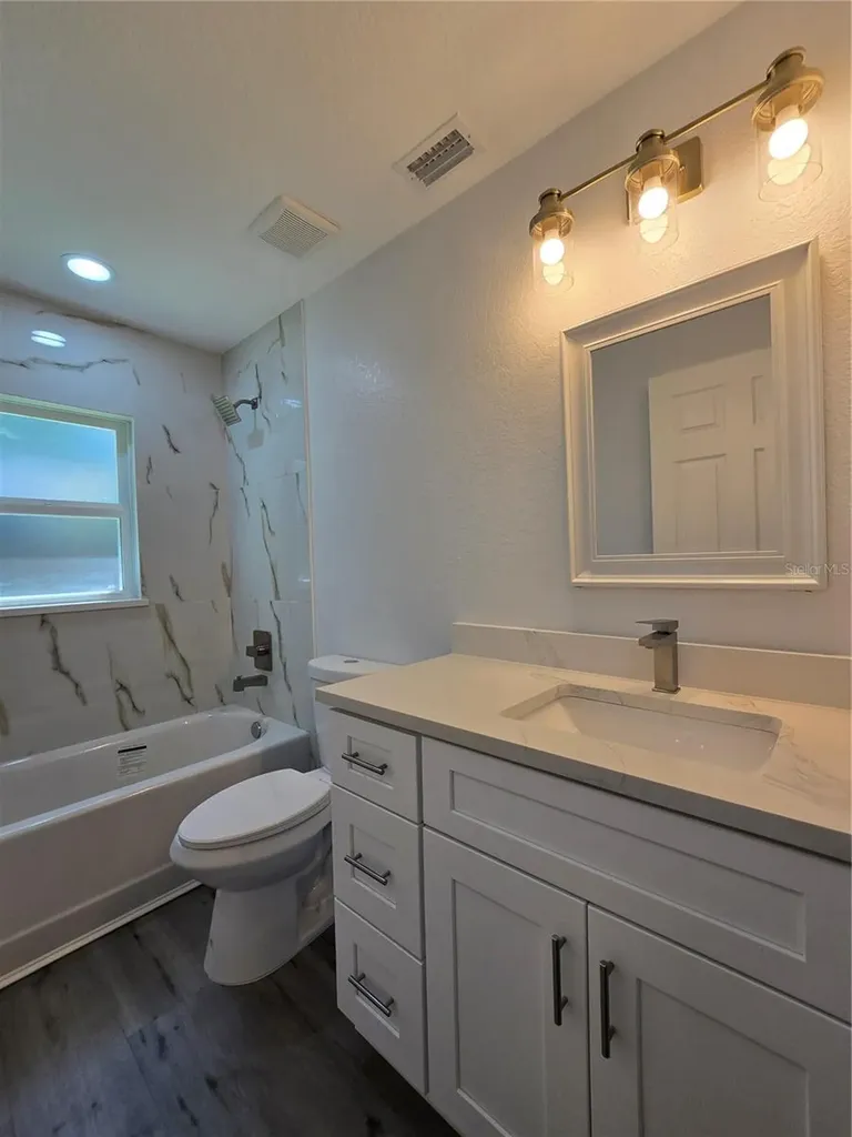 11 Sequoia Loop Place Ocklawaha FL 32179