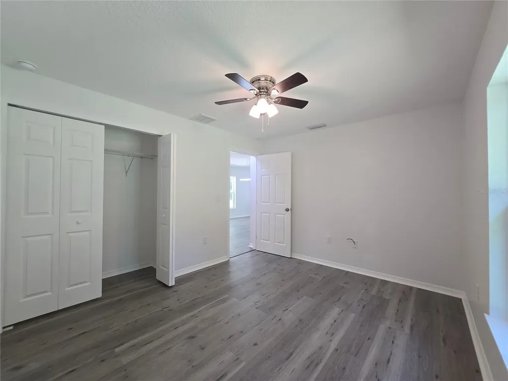 11 Sequoia Loop Place Ocklawaha FL 32179