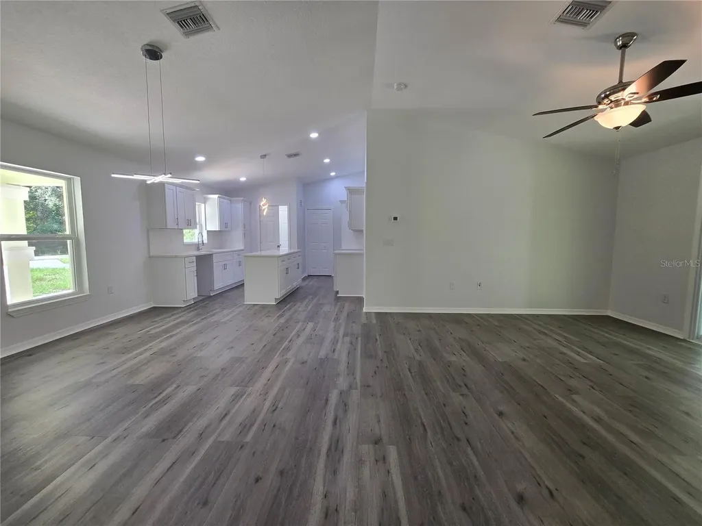 11 Sequoia Loop Place Ocklawaha FL 32179