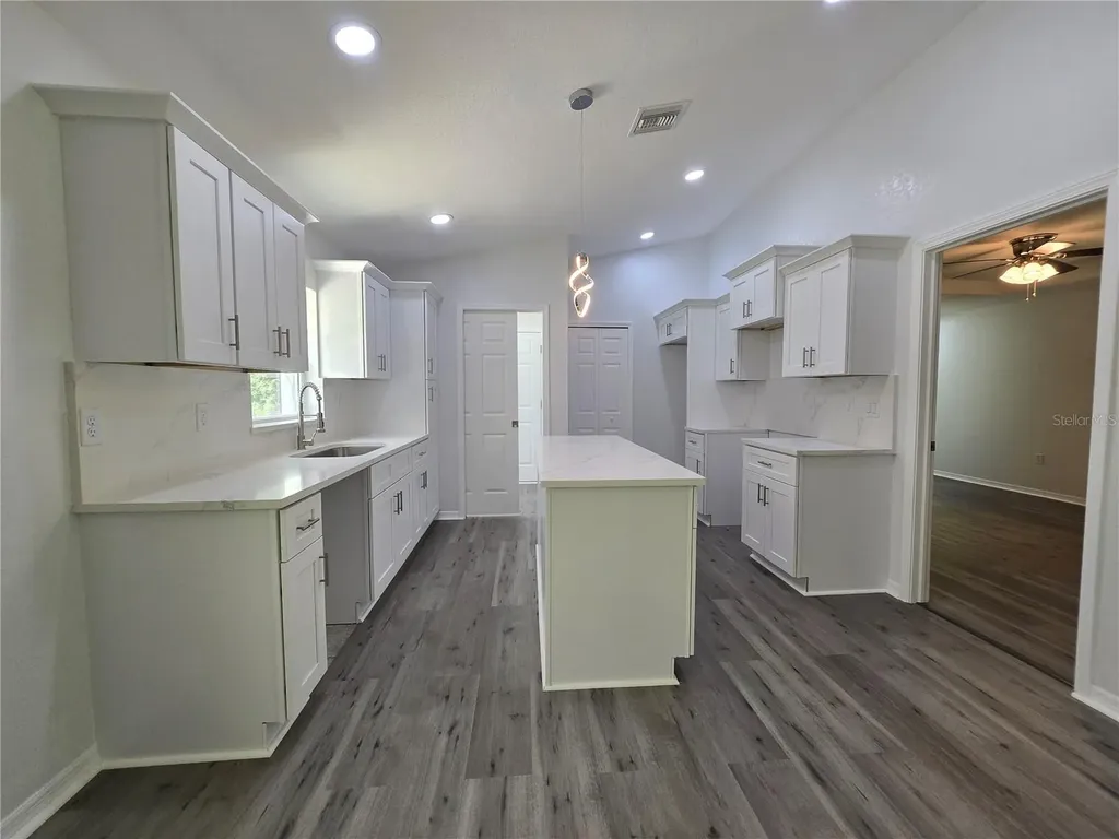 11 Sequoia Loop Place Ocklawaha FL 32179