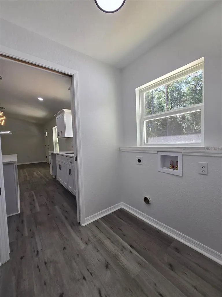 11 Sequoia Loop Place Ocklawaha FL 32179