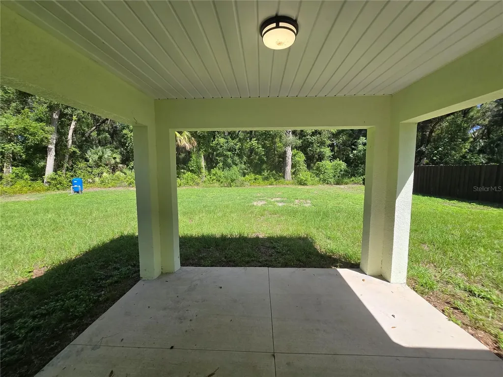 11 Sequoia Loop Place Ocklawaha FL 32179