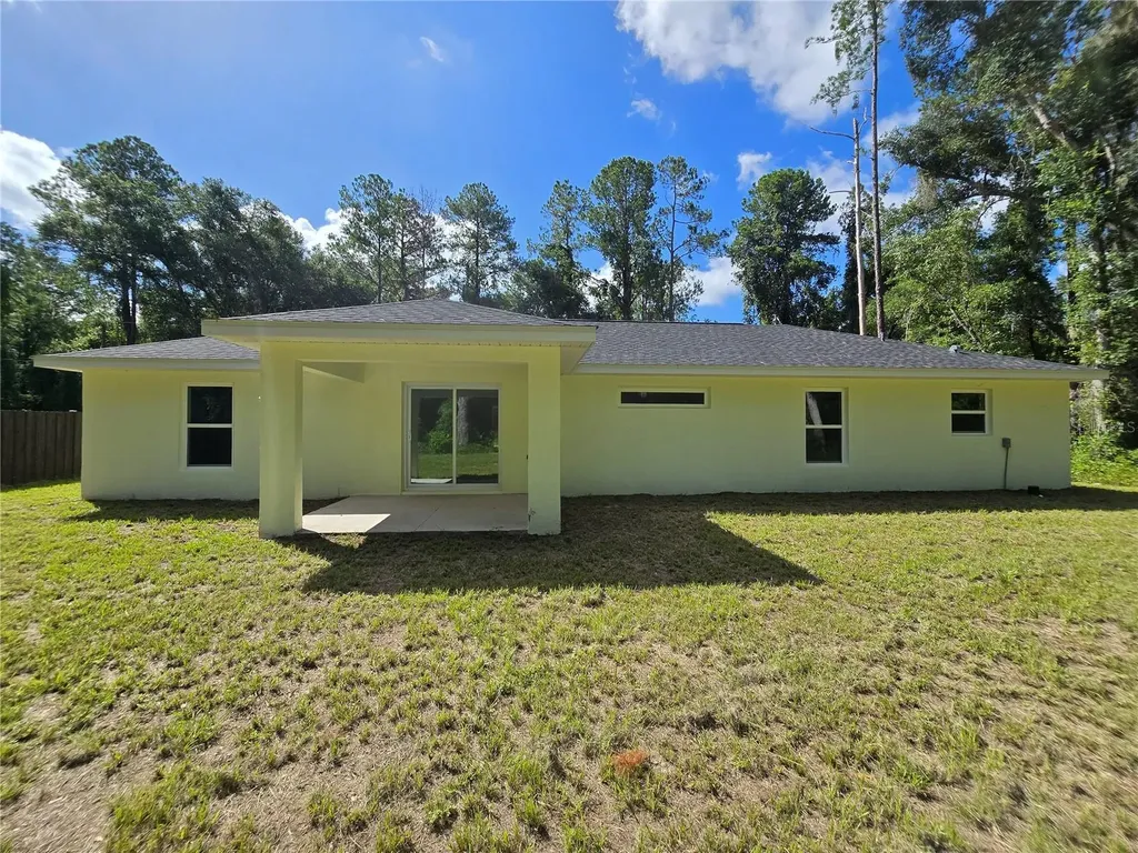 11 Sequoia Loop Place Ocklawaha FL 32179