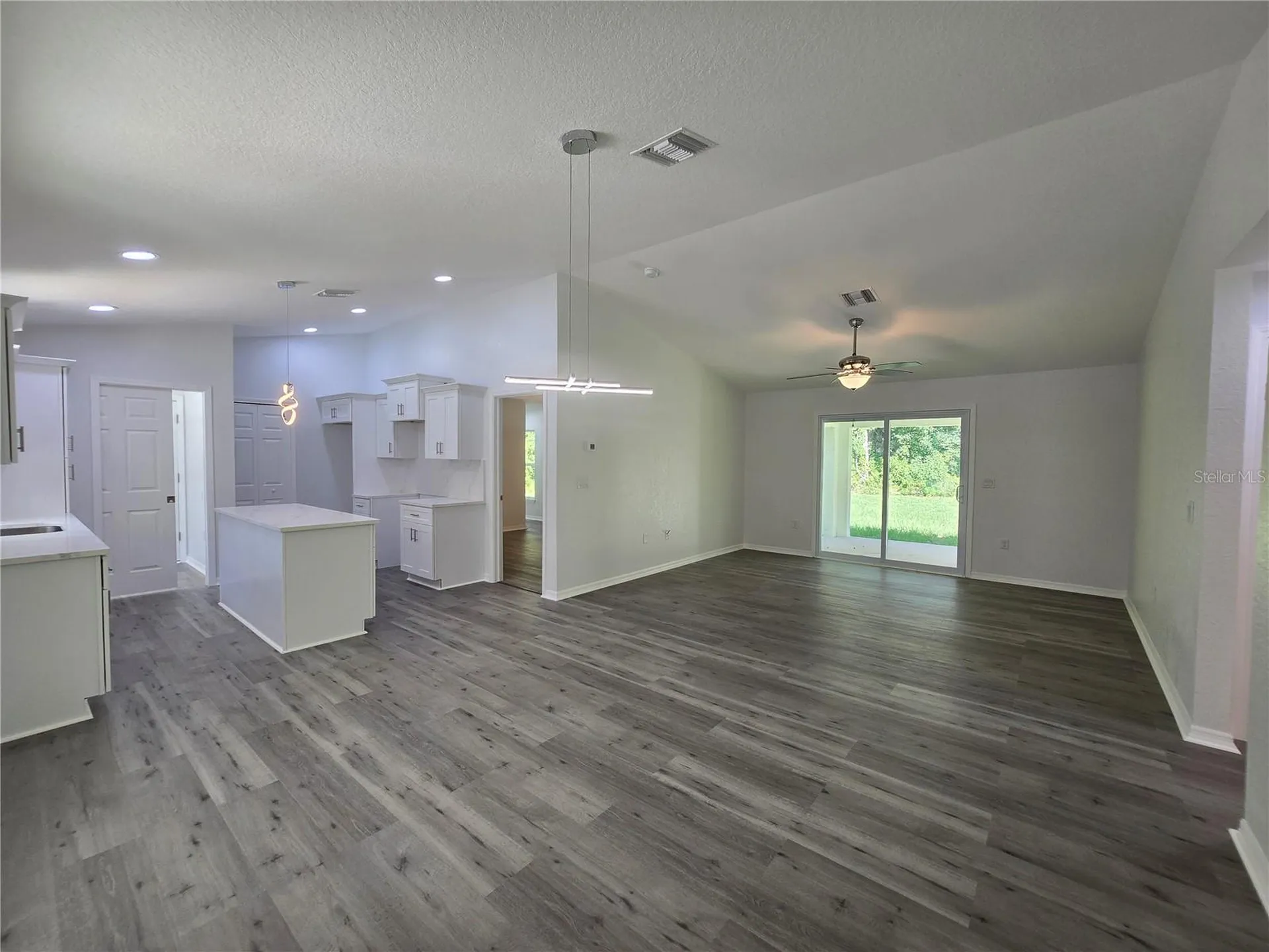 11 Sequoia Loop Place Ocklawaha FL 32179