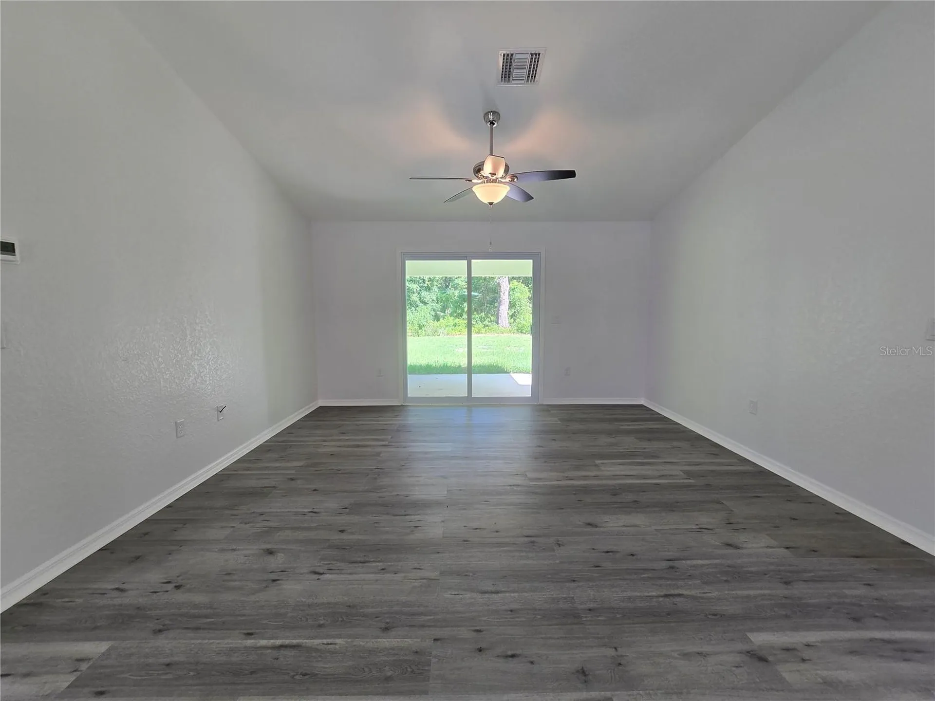11 Sequoia Loop Place Ocklawaha FL 32179