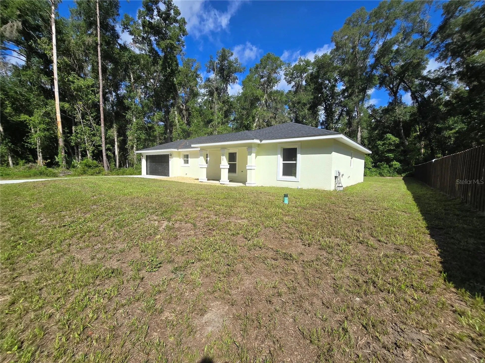 11 Sequoia Loop Place Ocklawaha FL 32179