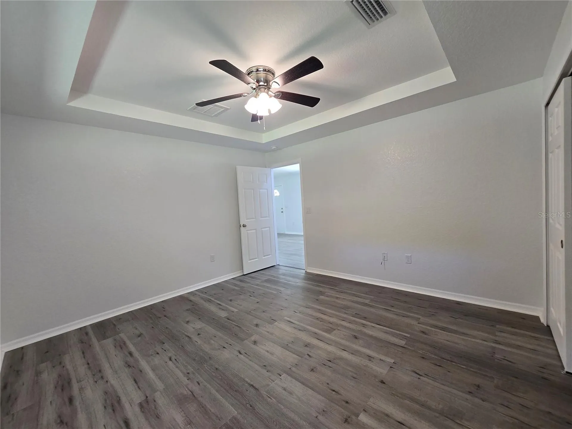 11 Sequoia Loop Place Ocklawaha FL 32179