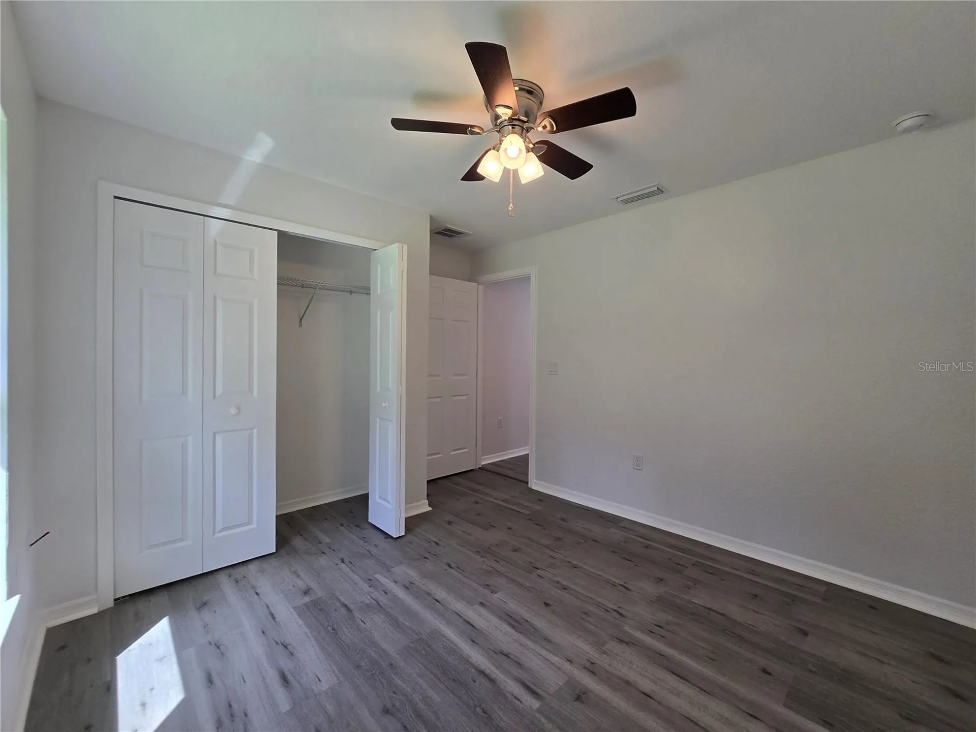 11 Sequoia Loop Place Ocklawaha FL 32179