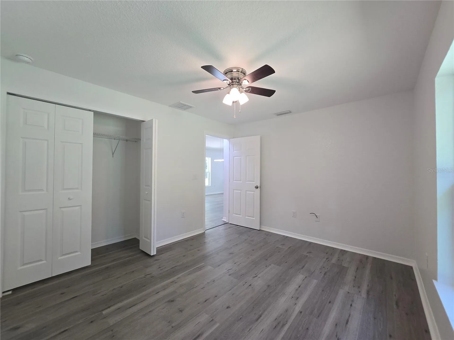 11 Sequoia Loop Place Ocklawaha FL 32179
