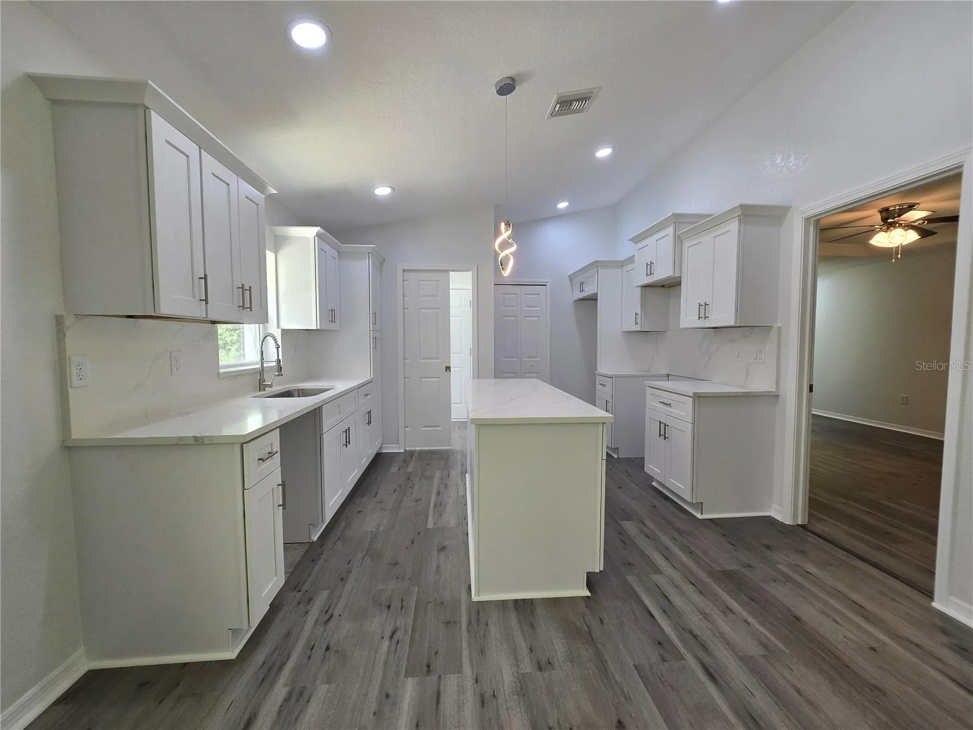 11 Sequoia Loop Place Ocklawaha FL 32179