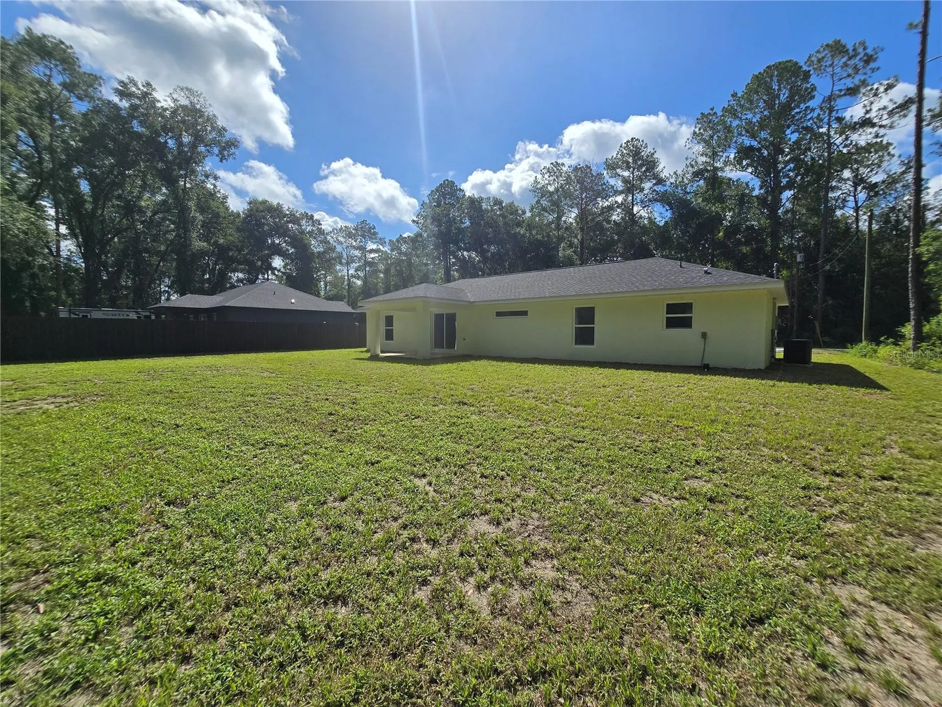 11 Sequoia Loop Place Ocklawaha FL 32179