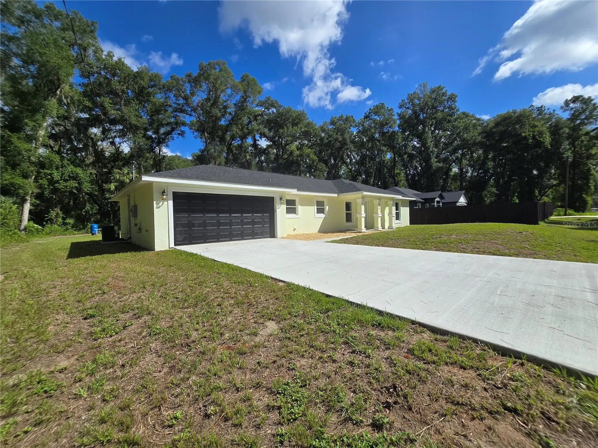 11 Sequoia Loop Place Ocklawaha FL 32179