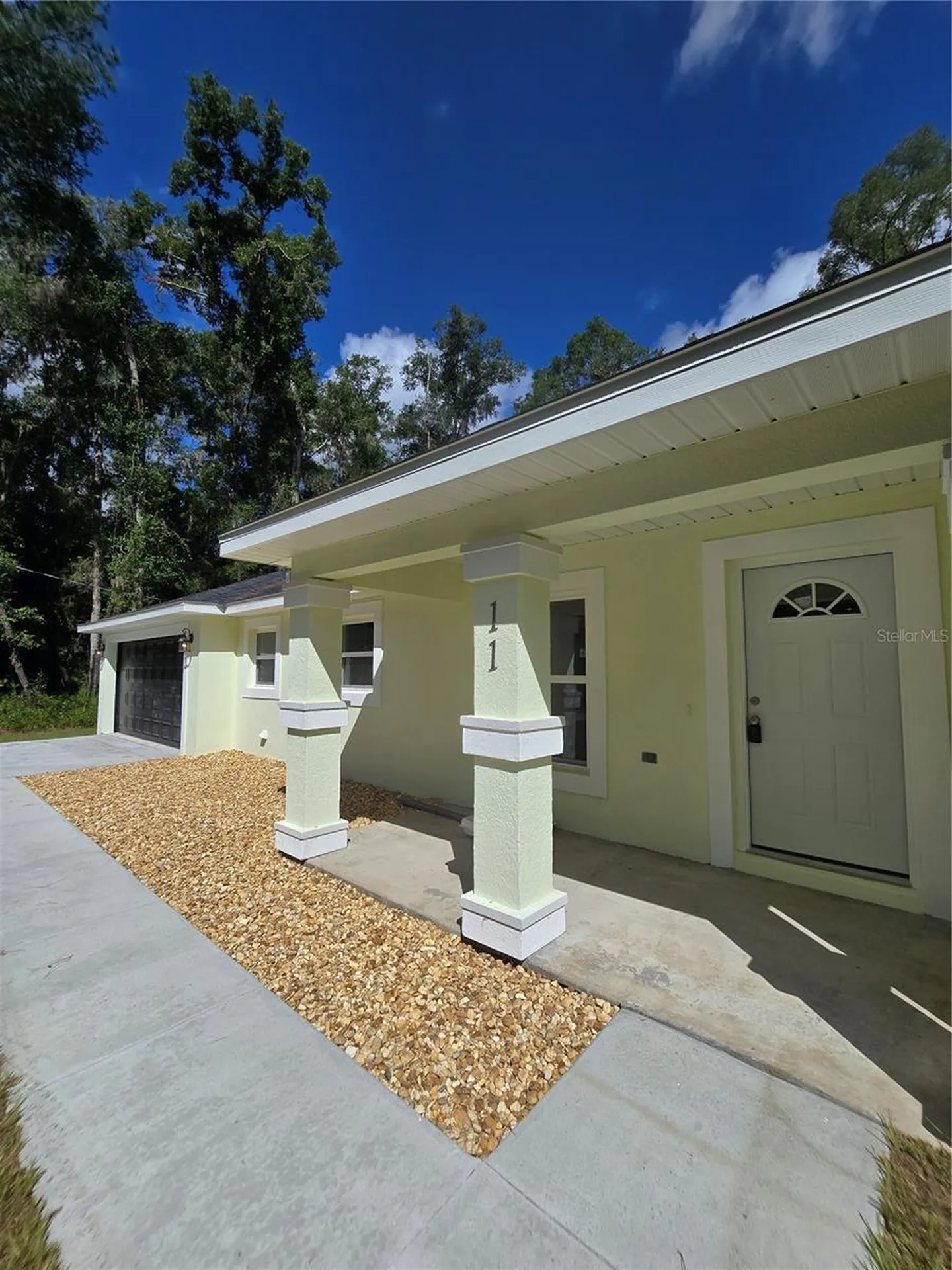 11 Sequoia Loop Place Ocklawaha FL 32179