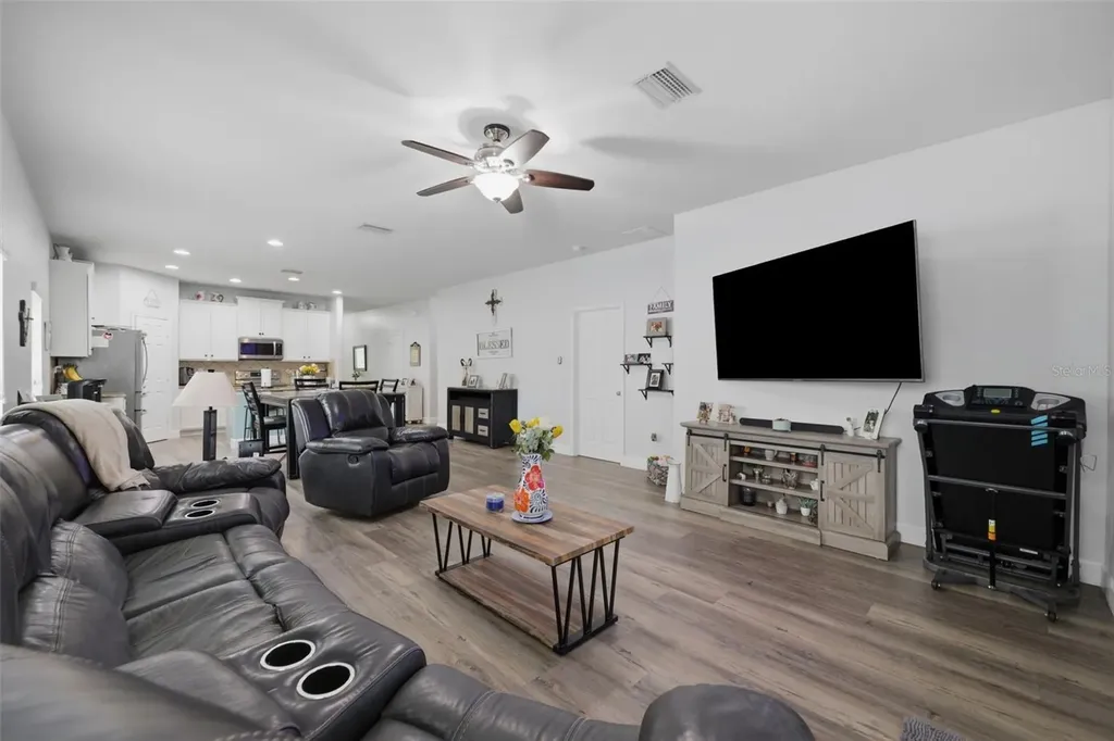 2814 Maple Brook Loop Lutz FL 33558