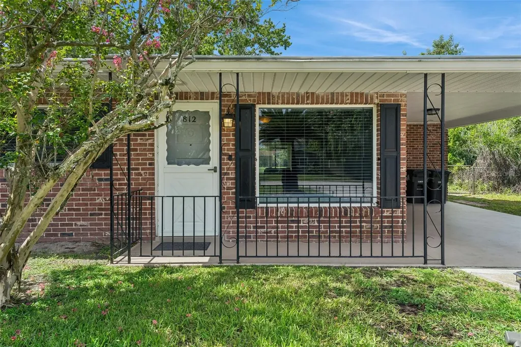 812 Agnes Drive Altamonte Springs FL 32701