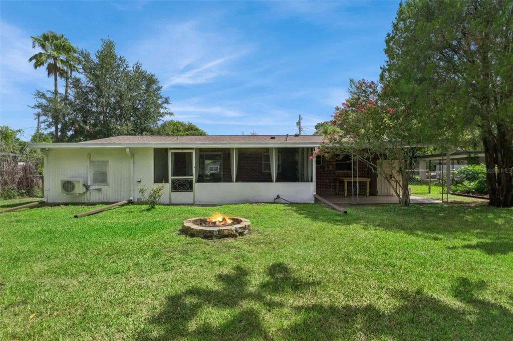 812 Agnes Drive Altamonte Springs FL 32701