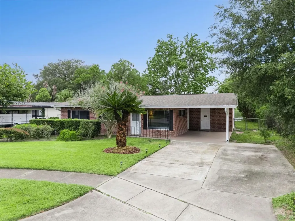 812 Agnes Drive Altamonte Springs FL 32701