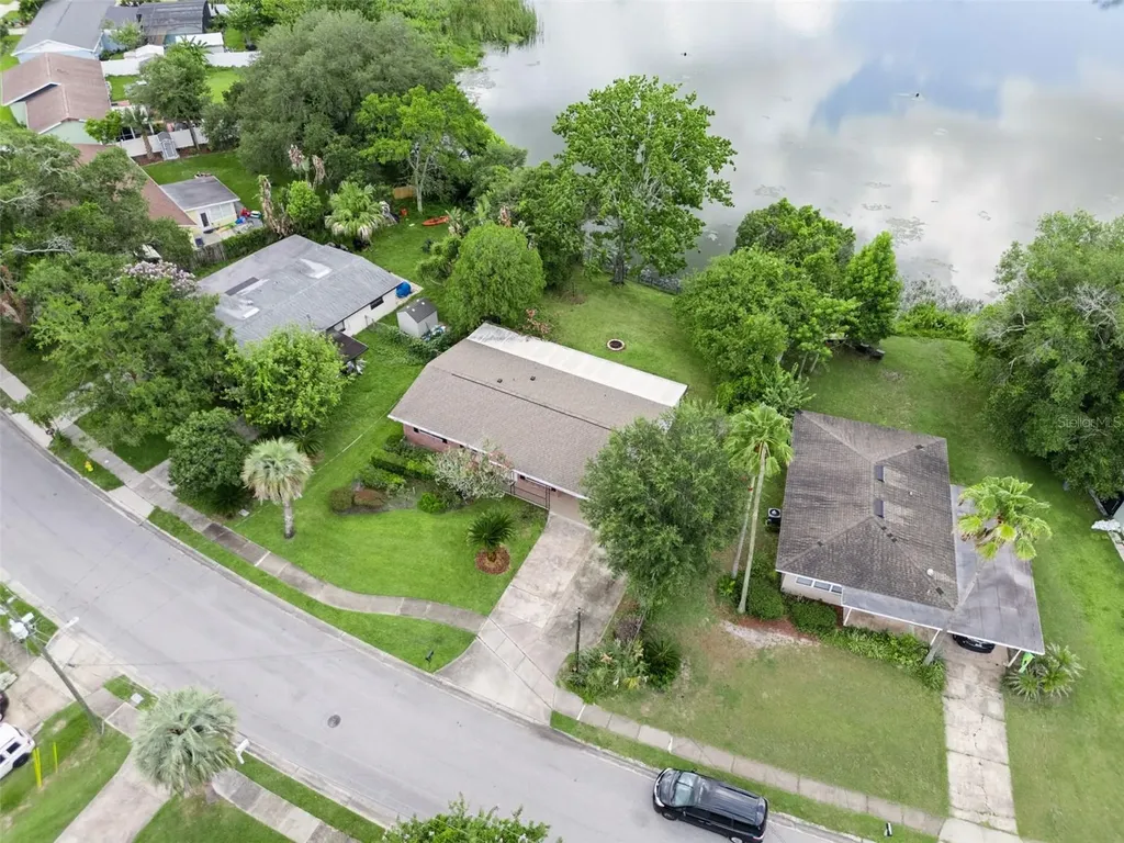 812 Agnes Drive Altamonte Springs FL 32701