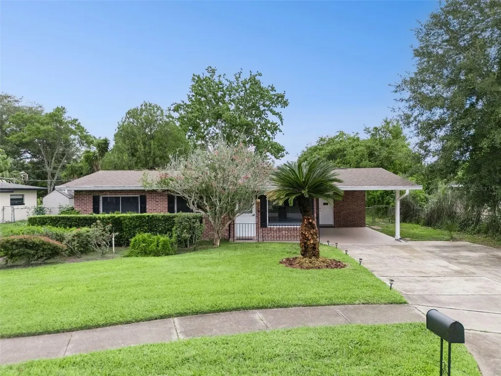 812 Agnes Drive Altamonte Springs FL 32701