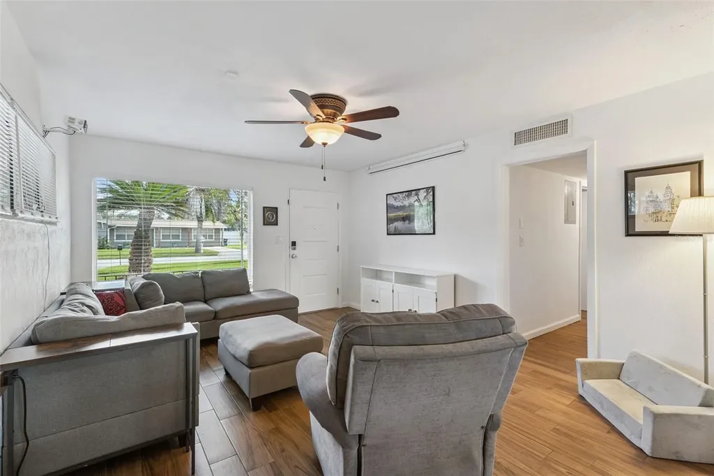 812 Agnes Drive Altamonte Springs FL 32701