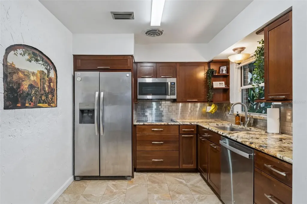 812 Agnes Drive Altamonte Springs FL 32701
