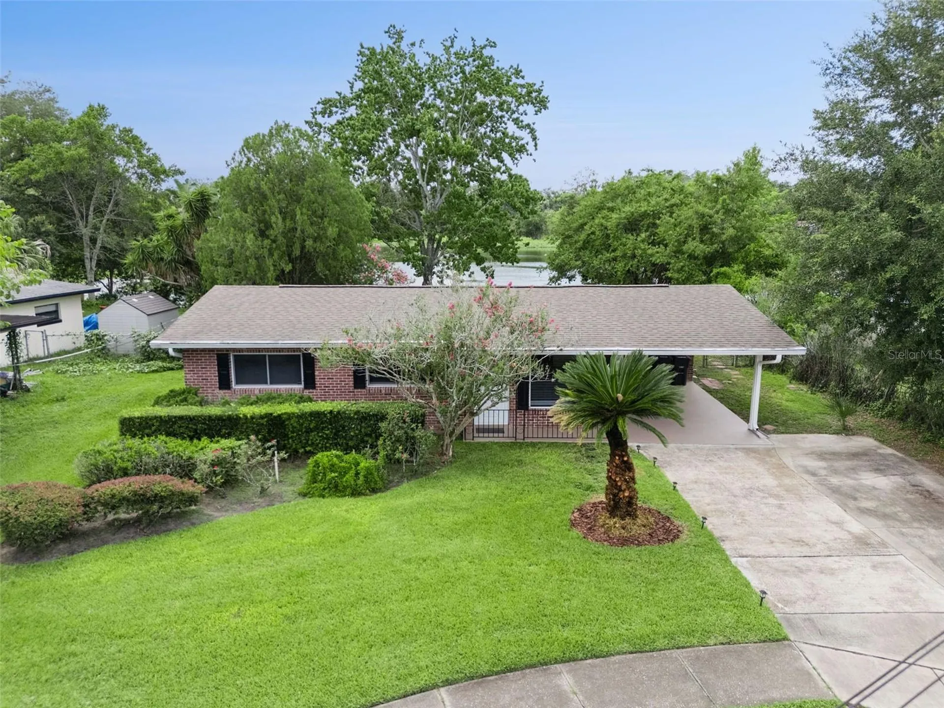 812 Agnes Drive Altamonte Springs FL 32701