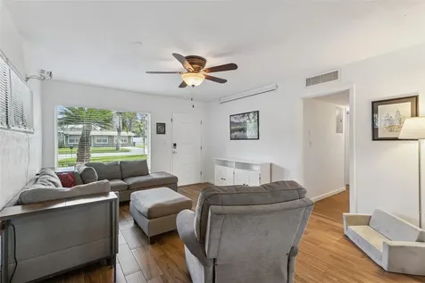 812 Agnes Drive Altamonte Springs FL 32701