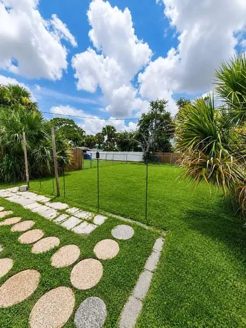 517 73rd Avenue N St Petersburg FL 33702