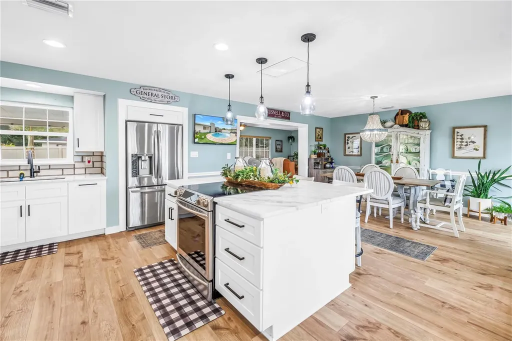 5891 33rd Avenue N St Petersburg FL 33710
