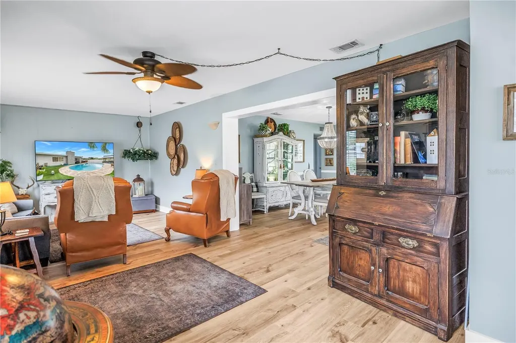 5891 33rd Avenue N St Petersburg FL 33710