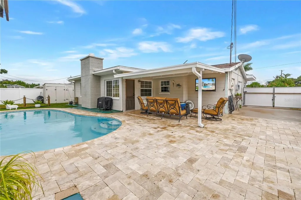 5891 33rd Avenue N St Petersburg FL 33710